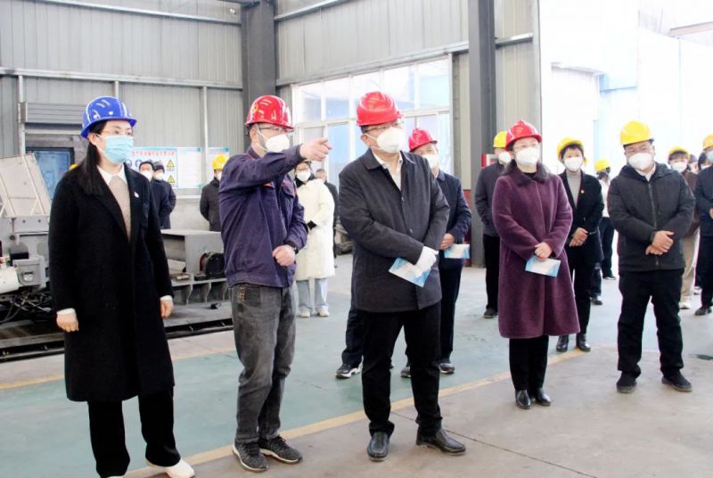 馬村區(qū)委書記師少輝，區(qū)委副書記、區(qū)長王婕等人到演風公司進行調研